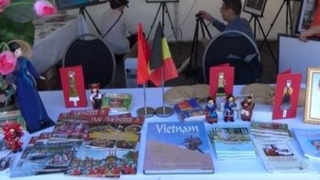 Посольство Вьетнама продвигает культуру на фестивале Manifesta в Бельгии