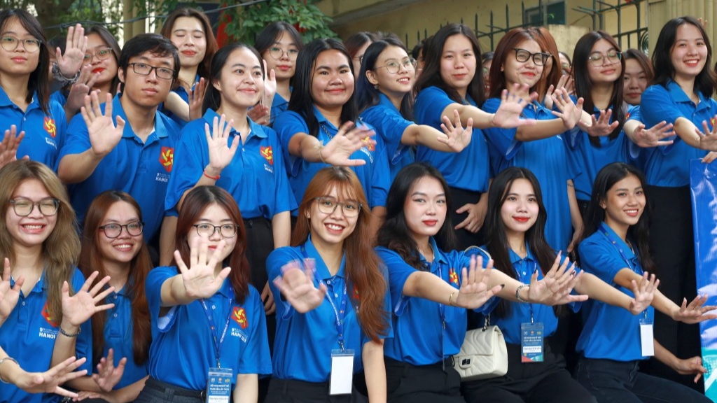 200 волонтеров обслуживают 9-ю Глобальную конференцию молодых парламентариев