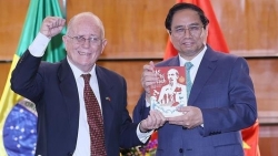 Премьер-министр Фам Минь Тинь провел встречу с представителями Общества бразильско-вьетнамской дружбы