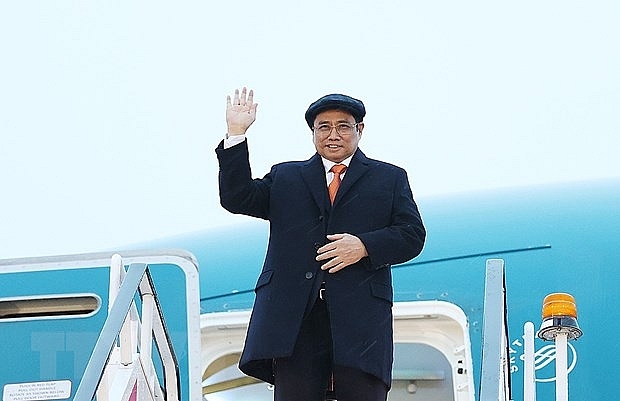 Премьер-министр Фам Минь Чинь отправился в Великобританию для участия в COP26