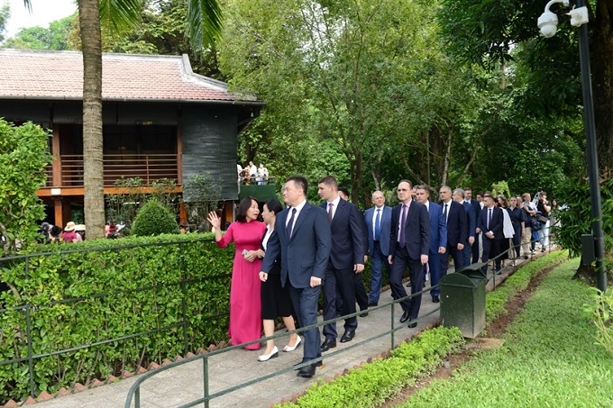 Делегация Генеральной прокуратуры РФ посетила Мавзолей Хо Ши Мина