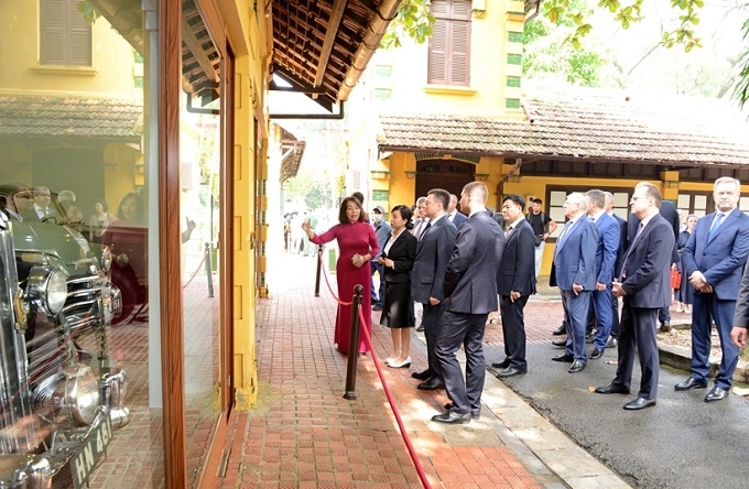 Делегация Генеральной прокуратуры РФ посетила Мавзолей Хо Ши Мина