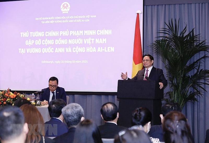 Премьер-министр Фам Минь Чинь встретился с вьетнамской общиной в Великобритании и Ирландии