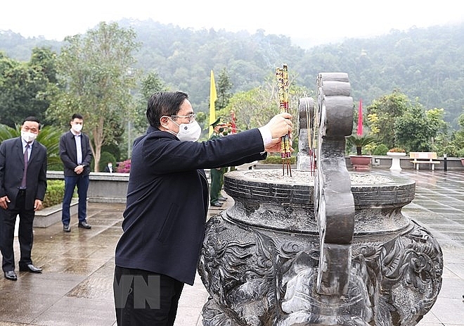 Премьер-министр Фам Минь Чинь участвовал на празднике Дня великого национального единства в провинции Каобанг