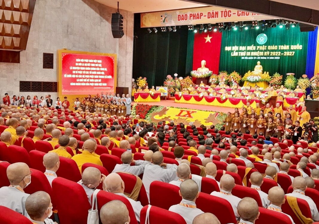 Вьетнамский буддизм развивает традицию патриотизма, является попутчиком нации