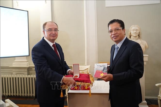 СПбГУ награжден Орденом дружбы Вьетнама за сотрудничество в сфере образования