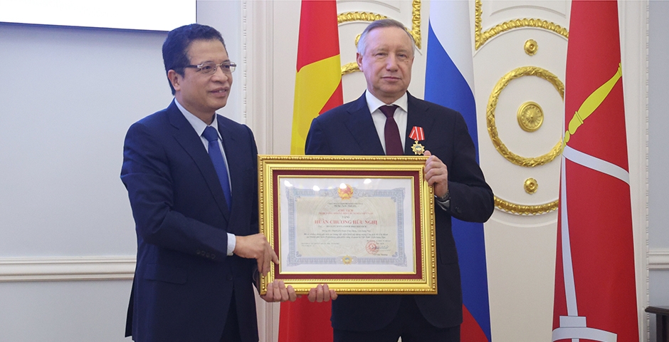 Губернатор Петербурга получил Орден дружбы Вьетнама