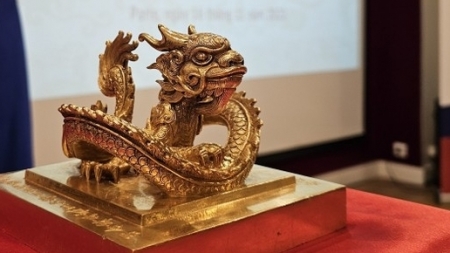 Во Франции прошла церемония передачи золотой печати «Император» Вьетнаму
