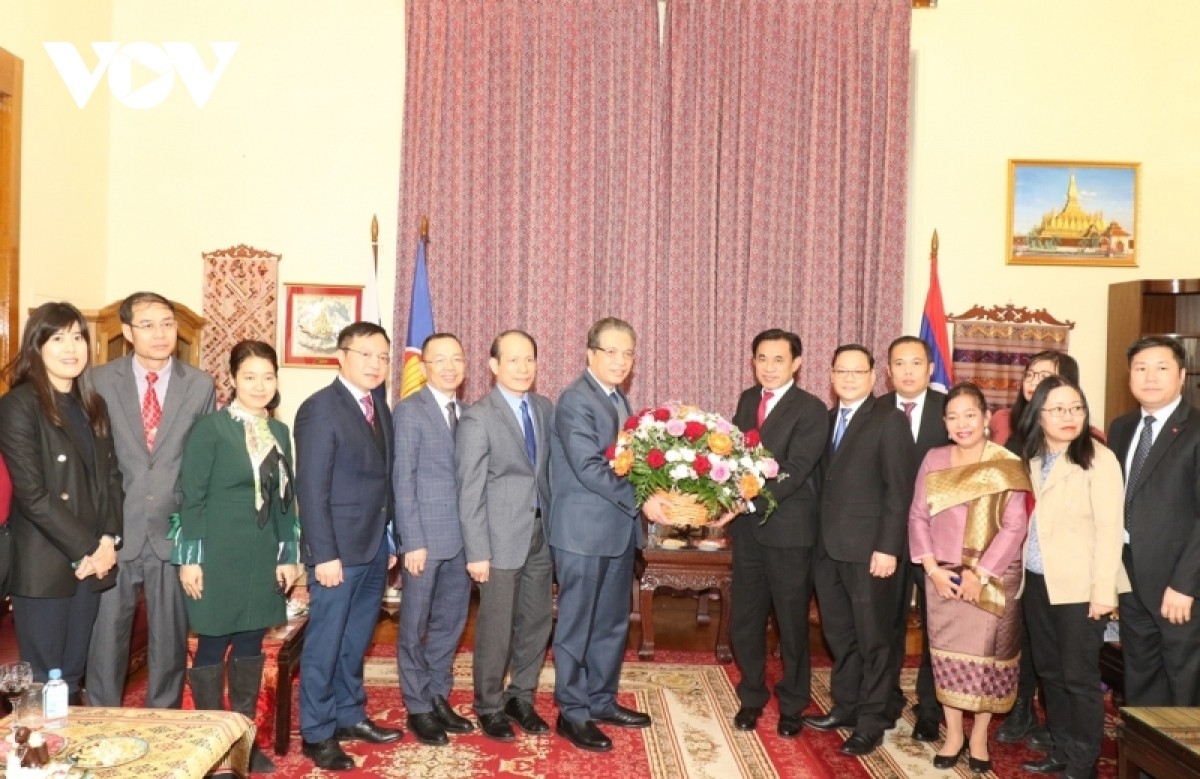 Посольство Вьетнама в России поздравило Посольство Лаоса с Национальным праздником