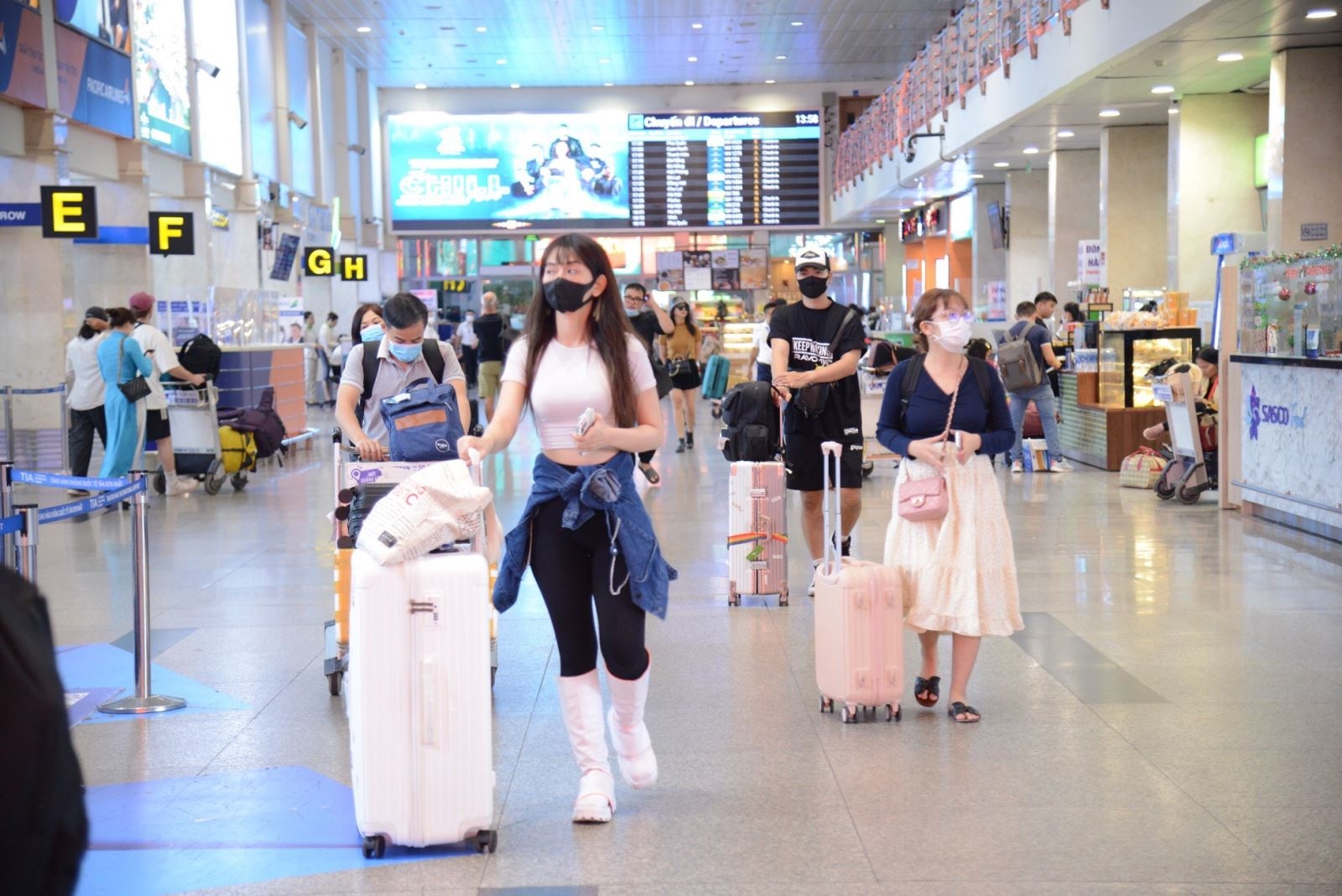 Количество пассажиров, летавших через аэропорт Таншоннят, увеличилось до рекордно высокого уровня после COVID-19