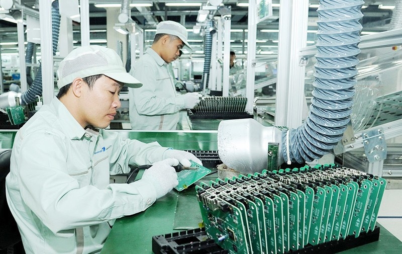 Вьетнам работает над усилением подготовки кадров для полупроводниковой промышленности