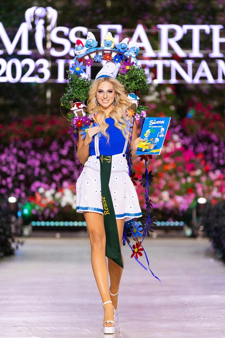 Костюм, отражающий Вьетнам, на конкурсе «Мисс Земля 2023»