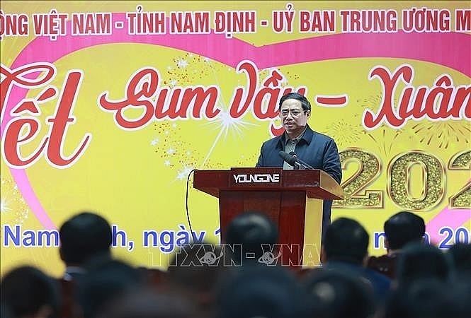 Премьер-министр Фам Минь Тинь принял участие в программе «Тэт в кругу семьи – Весна объединяет людей» в провинции Намдинь
