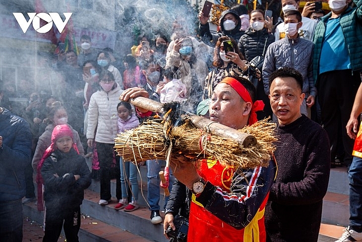 Жители деревни Тхикам приняли участие в конкурсе приготовления риса