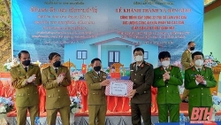 Провинция Тханьхоа передала 32 рабочих офиса в приграничных деревнях Лаоса