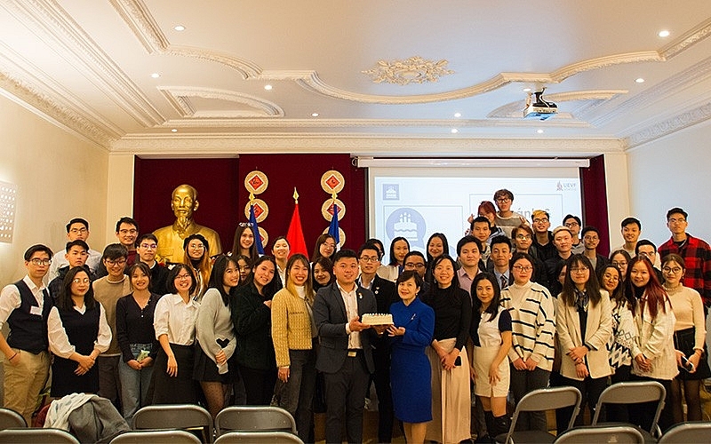 Общество вьетнамских студентов во Франции отметило 18-летие со дня своего  основания