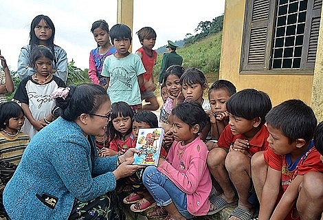 Организация ACS выделила детям трех горных коммун уезда Алыой материальную помощь в размере 974 млн донгов