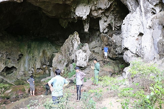 Уникальный храм в каменной пещере  в провинции Йенбай