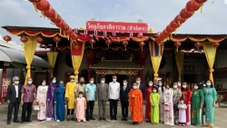 В двух храмах Таиланда установлены таблички на вьетнамском языке