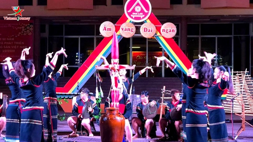 Провинция Даклак возобновила представление с танцами с гонгами для туристов