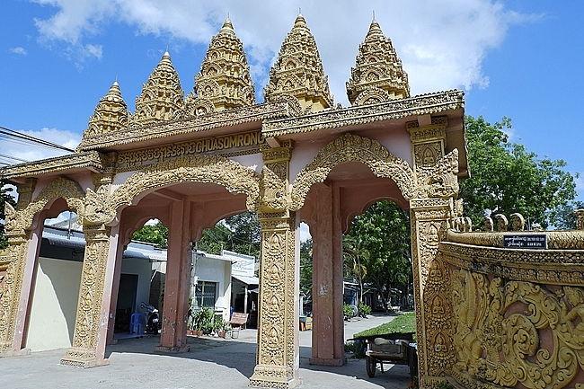 Пагода Шомронг в провинции Шончанг -  красивая кхмерская пагода в юго-западной части Вьетнама