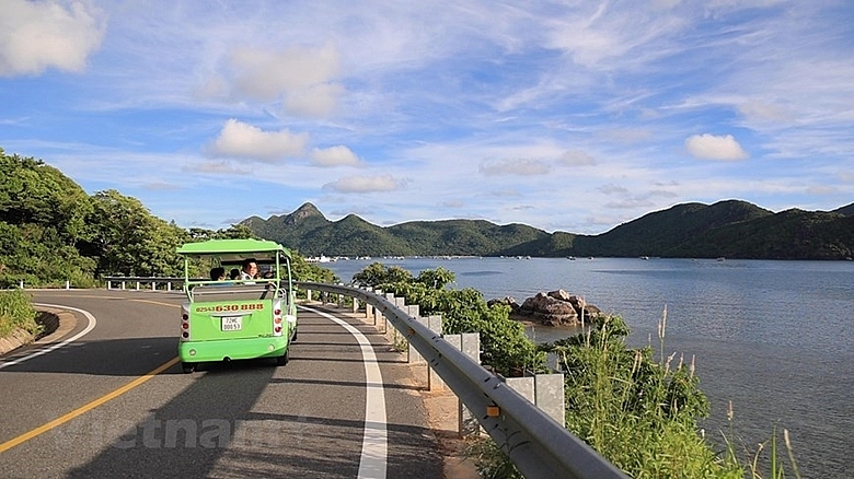 Вид на самые красивые места южной приморской дороги острова Кондао