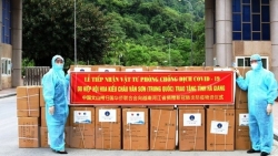 Ассоциация китайцев за рубежом Чау Ван Сон оказала помощь провинции Хазянгу в борьбе против COVID-19