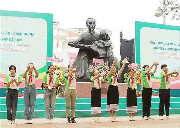 Детский фестиваль трех стран Вьетнам-Лаос-Камбоджа проходит в  городе Хошимине