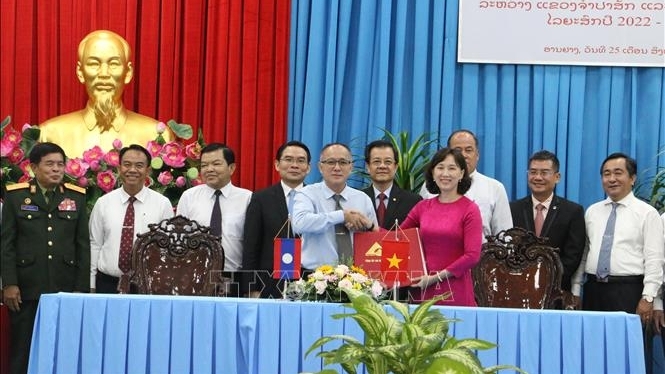 Провинция Анзянг содействует всестороннему сотрудничеству с провинцией Тямпасак  Лаоса