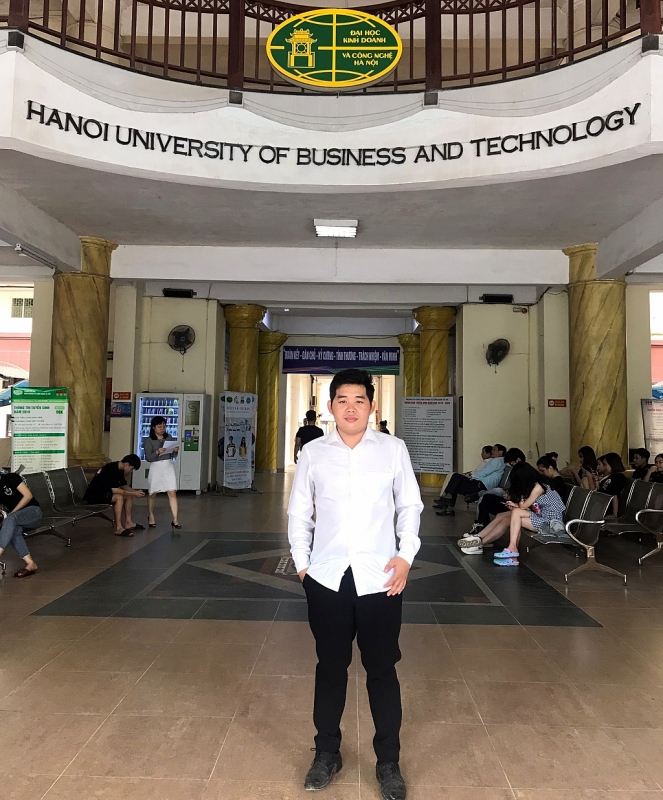 Ханойский университет бизнеса и технологий поддерживает более 300 лаосских студентов