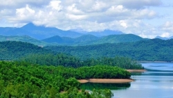 Озеро Фунинь известно как зеленая жемчужина центральной части страны