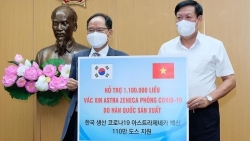 Вьетнам принял вакцины против COVID-19, предоставленные Правительствами Польши, Южной Кореи и Италии