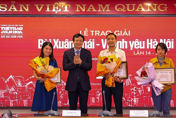 Прошла церемония вручения премии имени Буй Суан Фая «За любовь к Ханою»