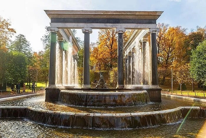 Красота  самых красивых фонтанов в  России