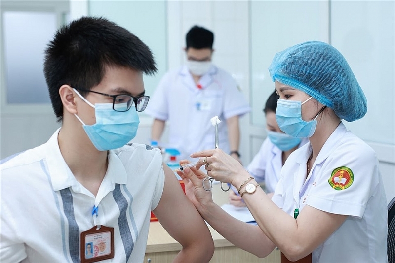 Во многих местностях Вьетнама проходит вакцинация детей от 12 до 17 лет