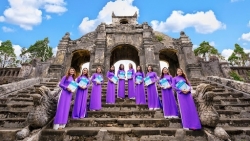 Провинция Тхыатхиен-Хюэ разрабатывает план продвижения традиционного платья аозай на Вьетнамском кинофестивале