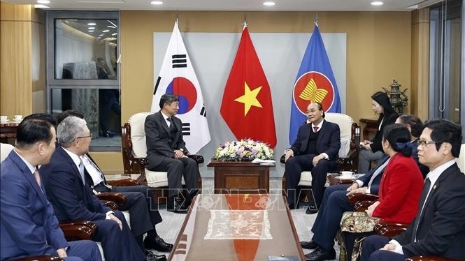 Президент Нгуен Суан Фук принял представителей вьетнамо-южнокорейских организаций дружбы и сотрудничества