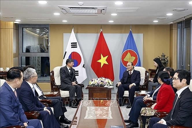 Президент Нгуен Суан Фук принял представителей вьетнамо-южнокорейских организаций дружбы и сотрудничества