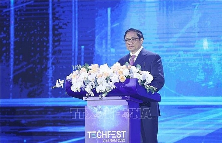 Премьер-министр Фам Минь Тинь принял участие в программе «Впечатляющие моменты Techfest – 2022»