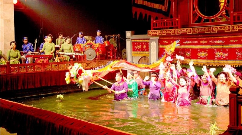 Знакомство французской публики с вьетнамским кукольным театром на воде