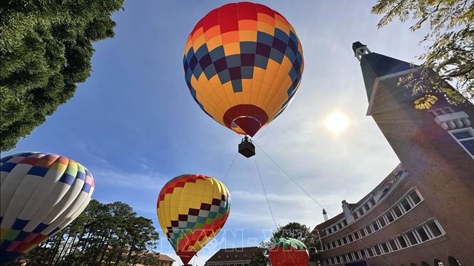 Посетители впервые смогли взглянуть на город Далат с воздушных шаров