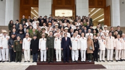 Премьер-министр Вьетнама встретился с свидетелями истории Сил НОБ