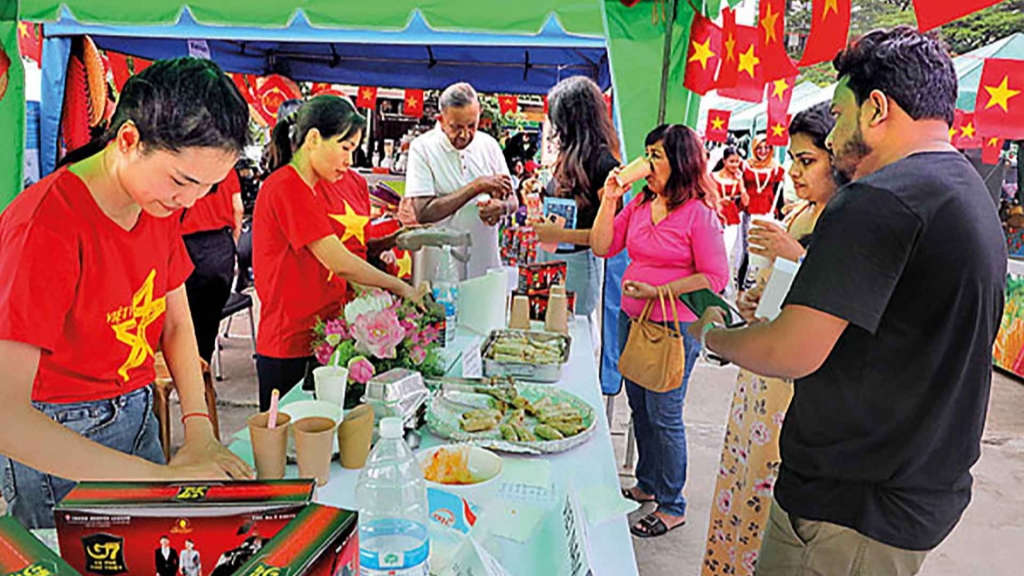 Посольство Вьетнама приняло участие в Международной благотворительной ярмарке в Шри-Ланке