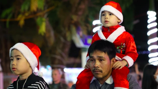 Как прошла рождественская ночь провинциях и городах Вьетнама