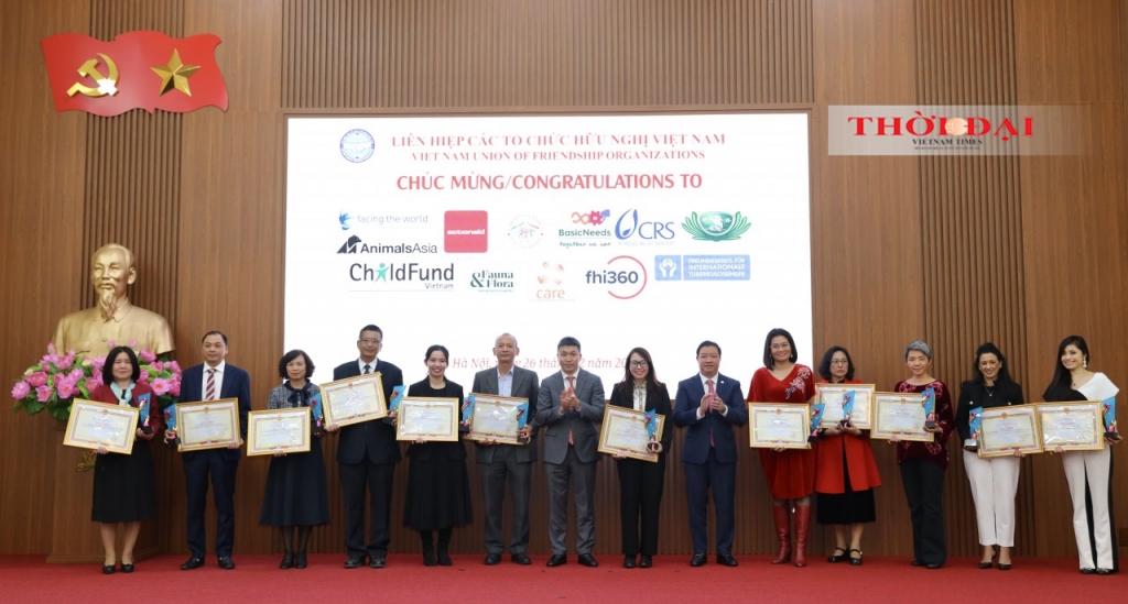 Признание и почет: Награждение 35 иностранных НПО за неоценимый вклад в развитие Вьетнама