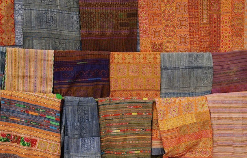 Ткацкая деревня Лунгтам — место, где льняные нити рассказывают историю каменного плато Донгван Ткацкая деревня Лунгтам — место, где льняные нити рассказывают историю каменного плато Донгван