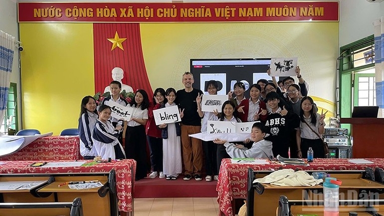 «Русский язык сквозь расстояния: история мечты, рожденной во Вьетнаме» «Русский язык сквозь расстояния: история мечты, рожденной во Вьетнаме»