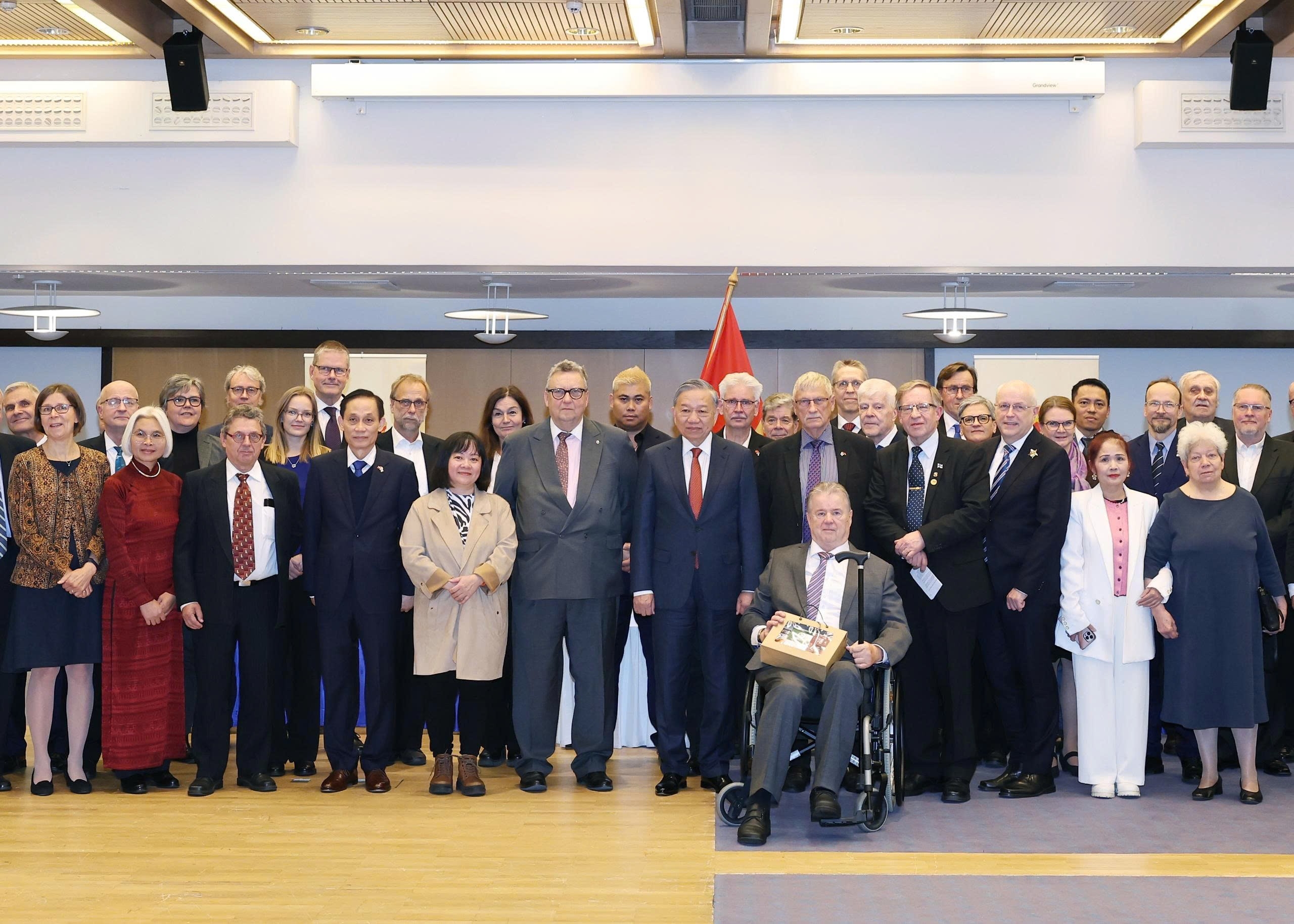 Финский учёный: Вьетнаму следует сделать экономику центральным приоритетом и повышать благосостояние народа Финский учёный: Вьетнаму следует сделать экономику центральным приоритетом и повышать благосостояние народа