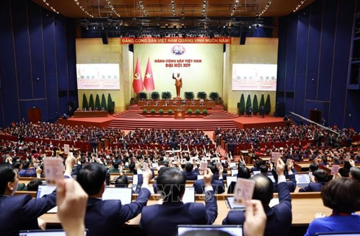 Принята Резолюция Всевьетнамского съезда XIV созыва Партии Принята Резолюция Всевьетнамского съезда XIV созыва Партии