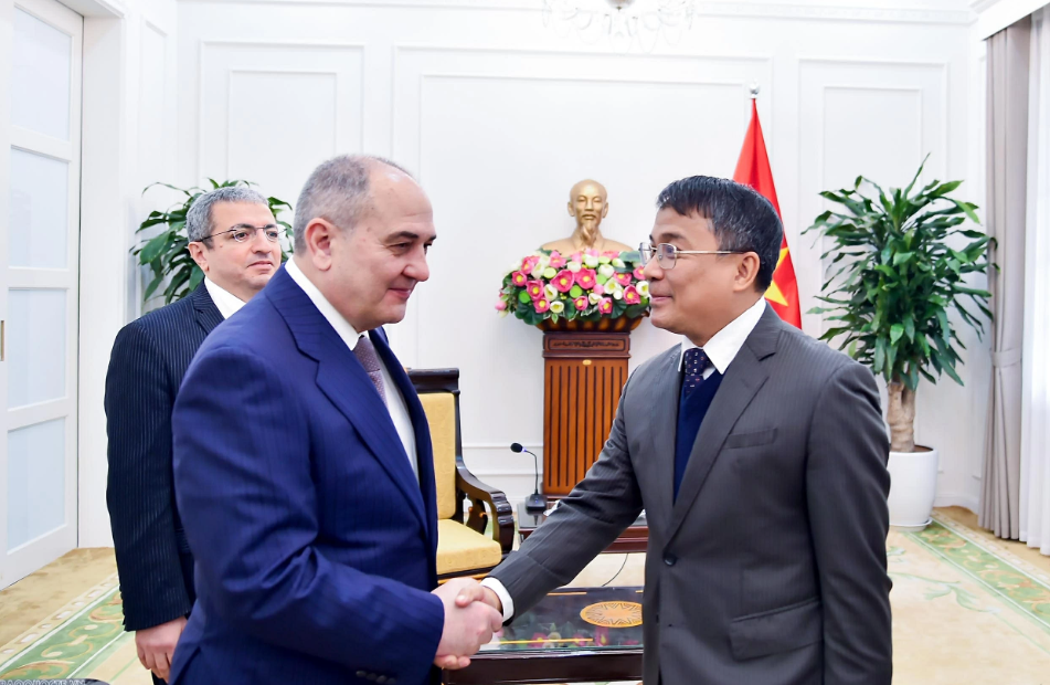 Постоянный заместитель МИД Вьетнама Нгуен Минь Ву принял делегацию партии «Новый Азербайджан» Постоянный заместитель МИД Вьетнама Нгуен Минь Ву принял делегацию партии «Новый Азербайджан»